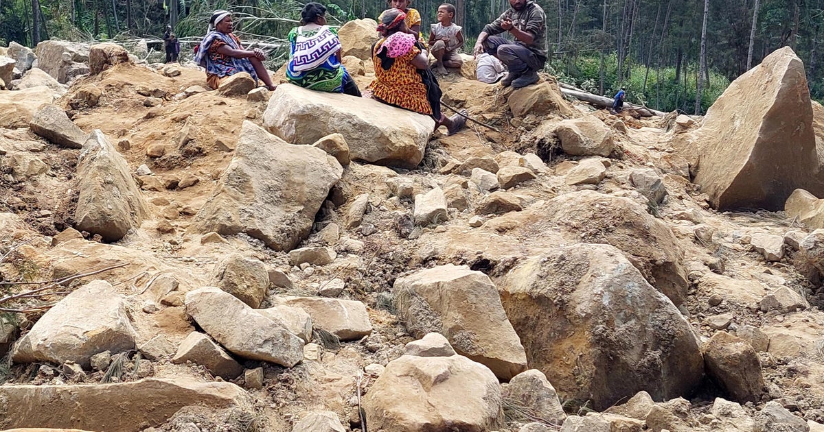 Le gouvernement affirme que plus de 2 000 personnes ont été ensevelies vivantes dans un glissement de terrain en Papouasie-Nouvelle-Guinée.